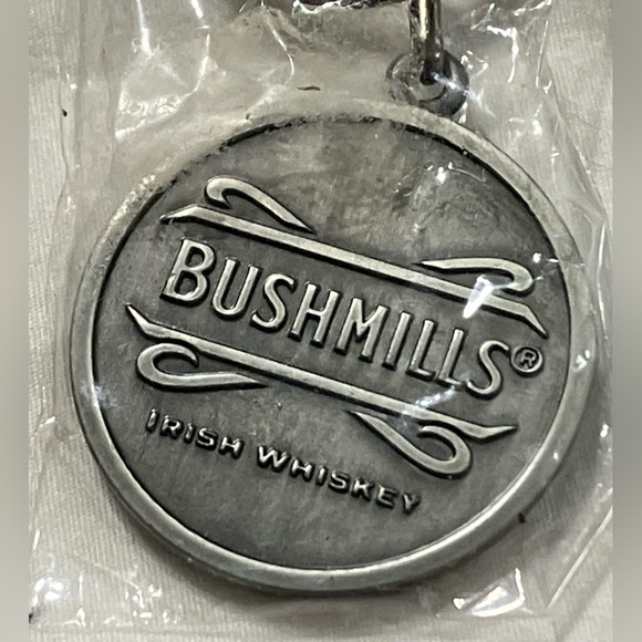 Vintage Bushmills Whiskey Keychain - Picture 3 of 3